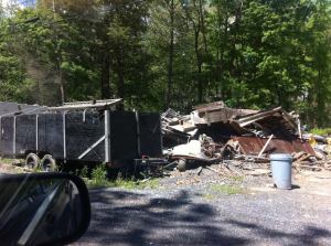 Would you just look at the fucking trash that this area jackass has?